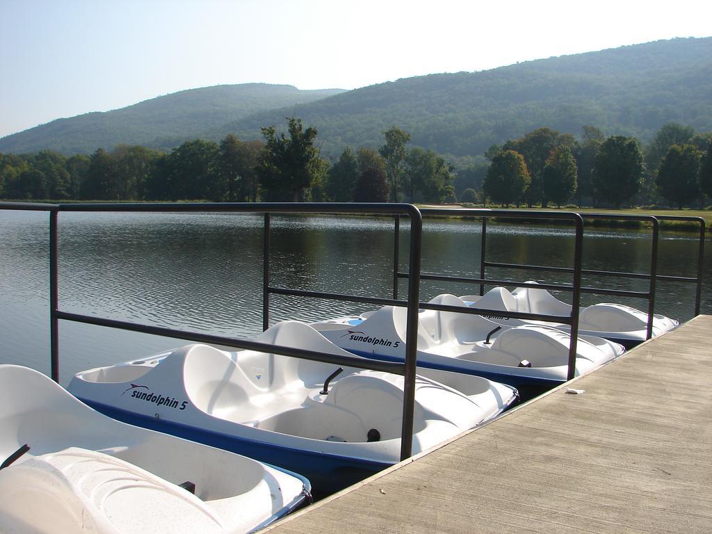 Hotel Honors Haven Retreat & Conference Ellenville Exterior foto