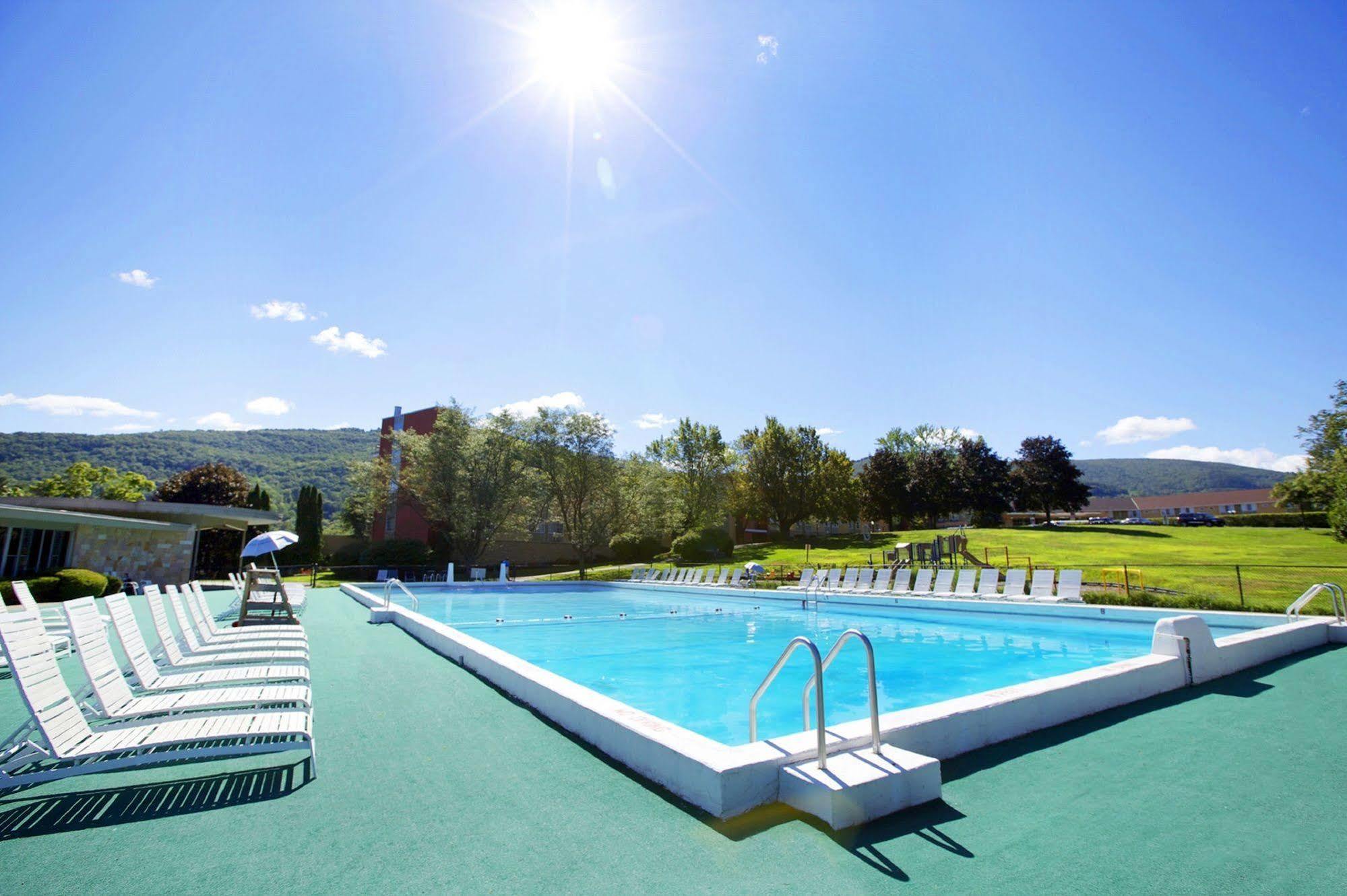 Hotel Honors Haven Retreat & Conference Ellenville Exterior foto